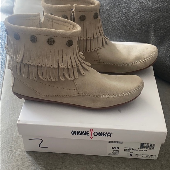 Minnetonka Double Fringe Side Zip Boot - Picture 3 of 7